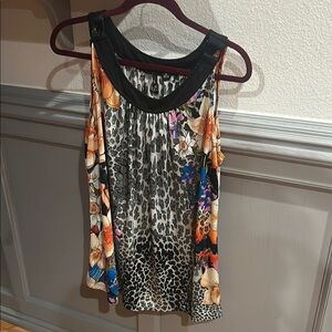 Essentials by Milano Graphic Black and Gray Sleeveless Tank